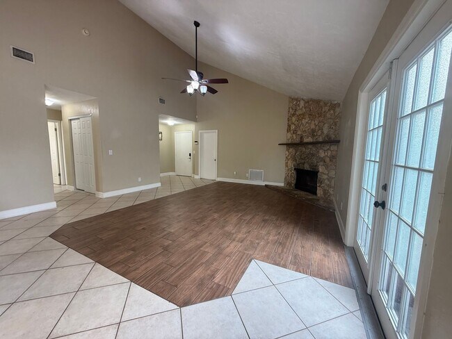 Building Photo - Updated 2-bedroom, 2-bath home in Port Orange