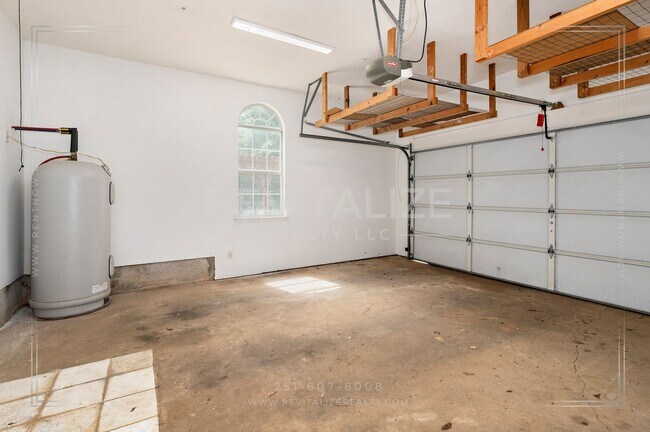 Building Photo - Daphne 3BR/2BA + Bonus Den – Spacious, Stylish & Full of Charm!