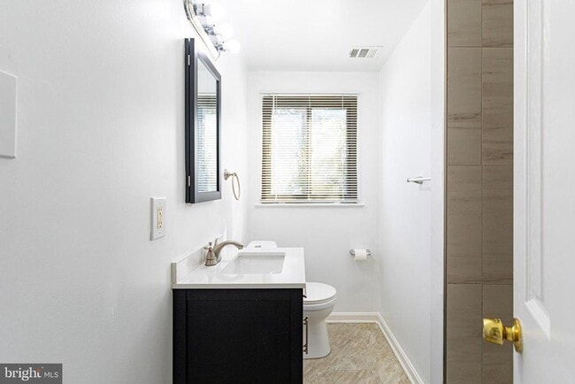 Building Photo - 4203 Lyons St