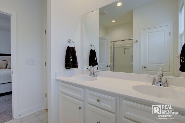 Building Photo - 357 Chapman Cir