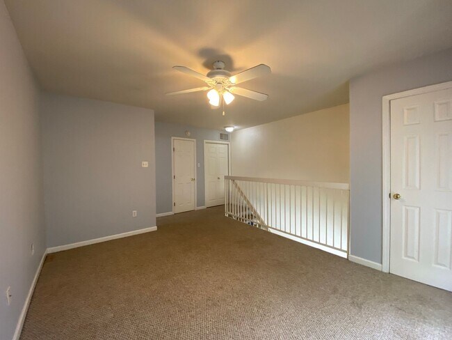 Building Photo - Cozy University View Condo Just Minutes from LSU