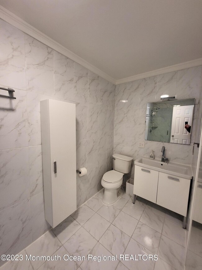 Building Photo - 18 Village Rd