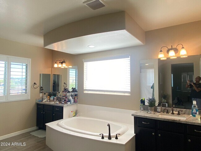 Building Photo - 3318 E Los Gatos Dr