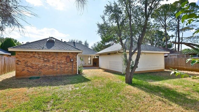 Building Photo - 5273 Sherbrooke Ln