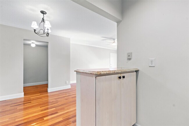 Building Photo - 140 Cypress Club Dr