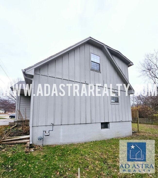 Building Photo - Beautiful Updated Duplex in Grandview-Available in MAY!!