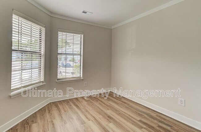 Building Photo - 1705 S 41st St