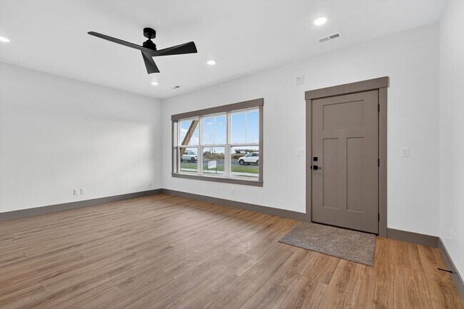 Building Photo - MUST SEE TOWNHOMES IN AMMON RIGHT OFF BEAC...