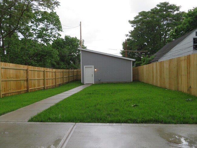 Building Photo - 90 N Princeton Ave