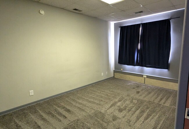 Building Photo - 123 W Colby St