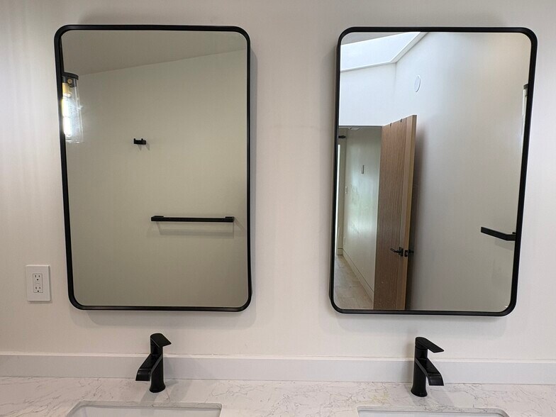 Building Photo - 4236 Ellenita Ave