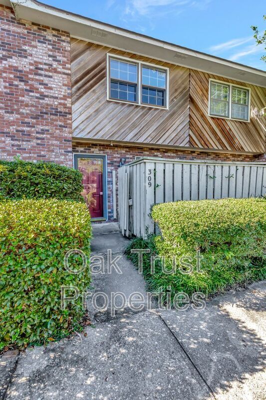 Building Photo - 309 St Charles Ct