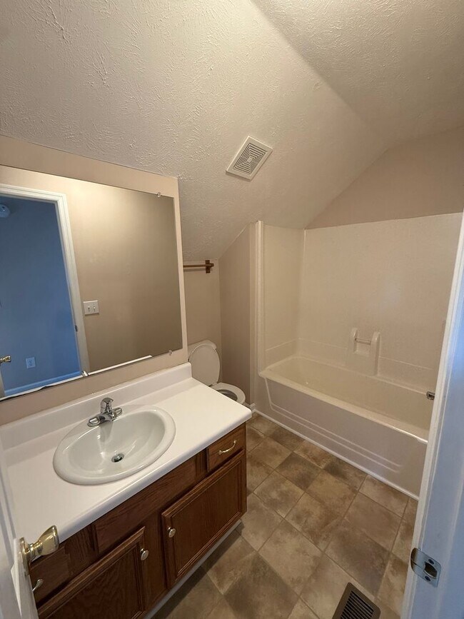 Building Photo - Convenient Murfreesboro Living – 3 Bed, 2 Bath with 2-Car Garage