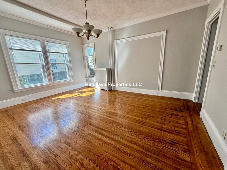 Building Photo - 66 Park St