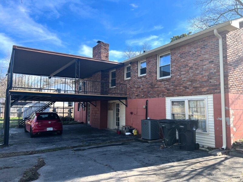 Building Photo - 3004 Sheddan Dr