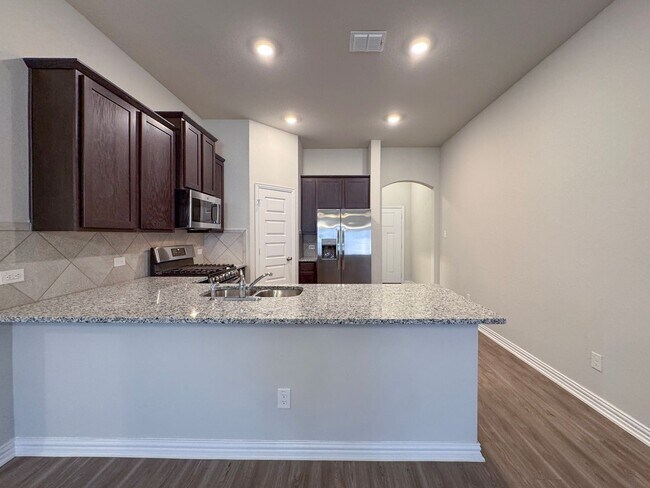 Building Photo - 9306