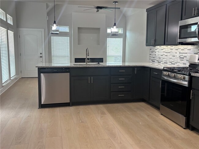 Building Photo - 3101 SW Lovely Ln