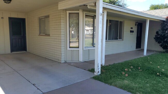 Building Photo - 4128 N 46th Pl