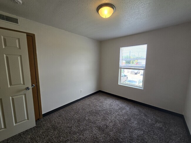 Building Photo - 60 Miller Ave SW