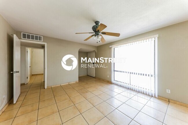Building Photo - 3 Bedroom Pet-Friendly Home in Phoenix, AZ with Main Street Renewal