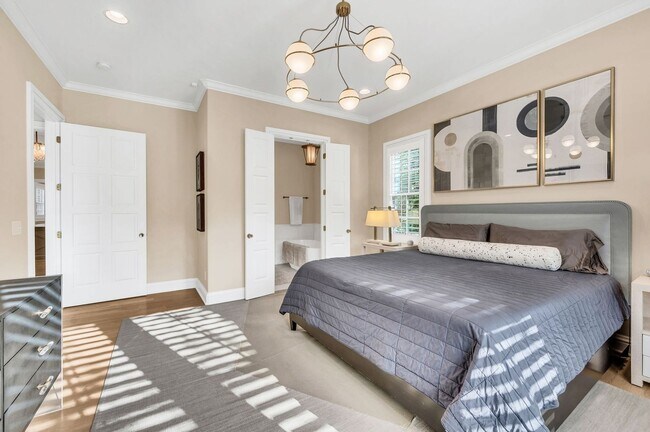 Building Photo - Franklin Gem Walking Distance to Downtown!