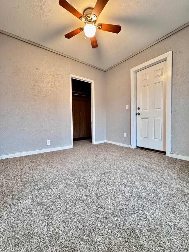 Building Photo - 114 Huetter Ave