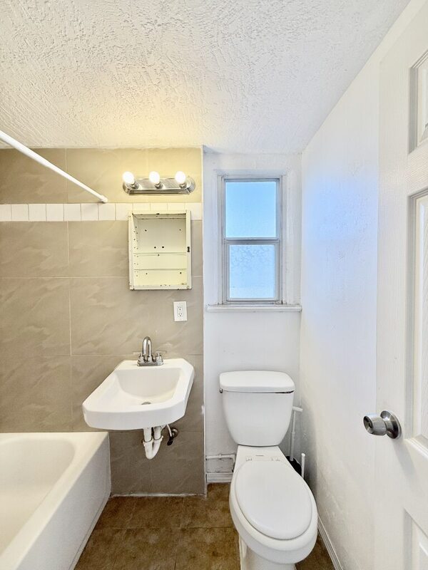 Building Photo - 551 N Ridgewood Ave