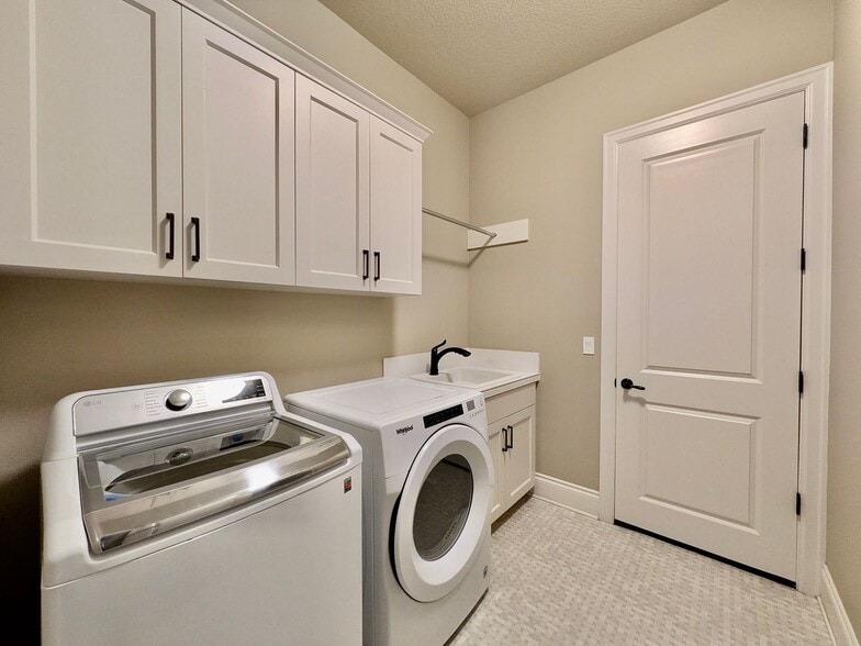 Building Photo - 27775 SW Larkspur Ter