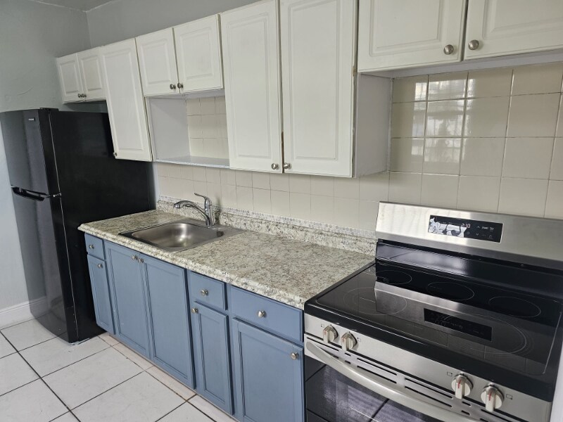 Building Photo - 1240 Rutland St