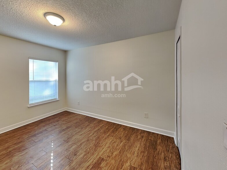 Building Photo - 2476 Winchester Ln