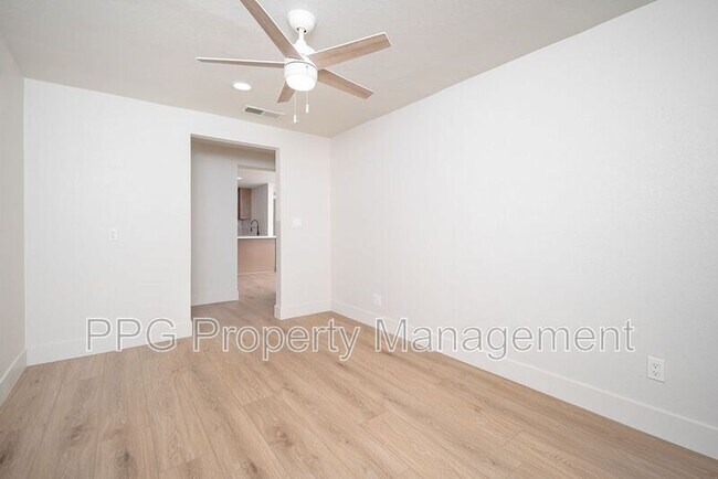 Building Photo - 3718 E Ludlow Dr