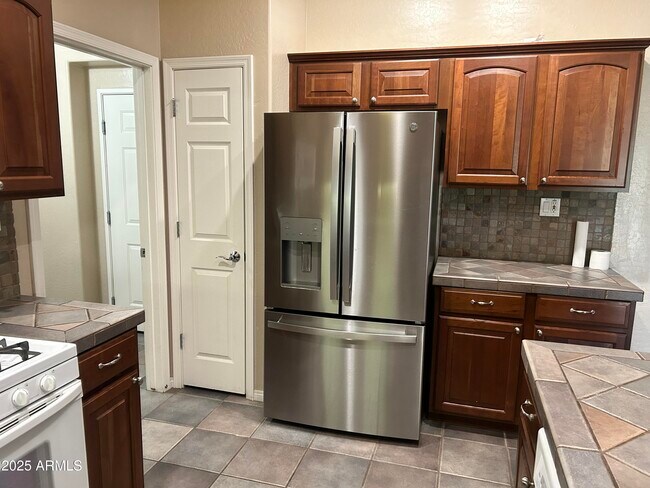 Building Photo - 3131 E Legacy Dr