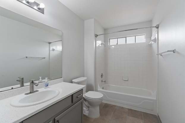 Building Photo - 5017 Cleves St