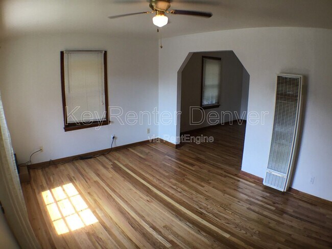Building Photo - 812 5th St