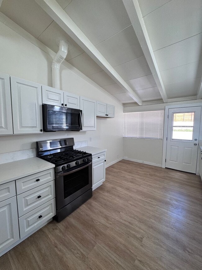 Building Photo - Remodeled 3 bedroom in Sylmar