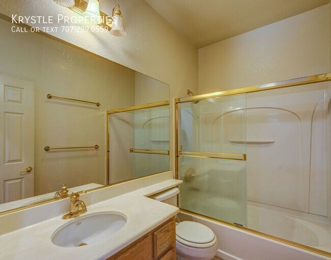 Building Photo - Spectacular property in Vallejo's Gated Ti...