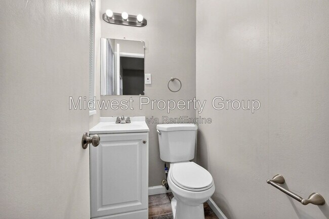 Building Photo - 6717 Lightwood Dr