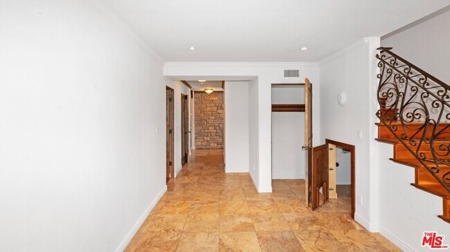 Building Photo - 12841 Landale St