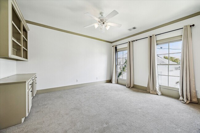 Building Photo - 4800 Palm St