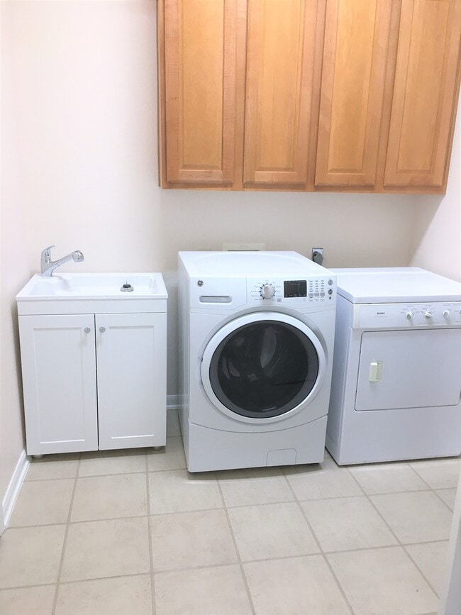 Building Photo - 103 Hill Country Dr