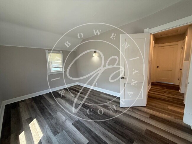 Building Photo - "Charming 3-Bedroom Gem with Granite countertops in West Toledo.