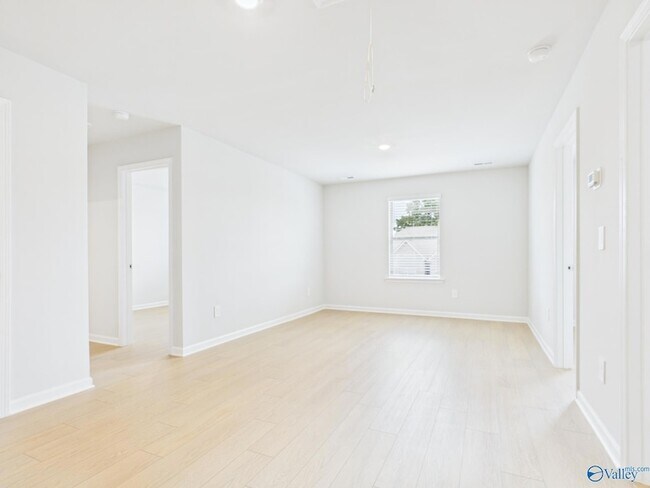 Building Photo - 15395 GRAYSON CIR