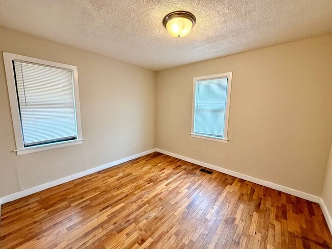 Building Photo - 1325 W 24TH St S