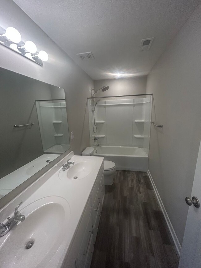 Building Photo - Must See New Construction In Mount Washing...