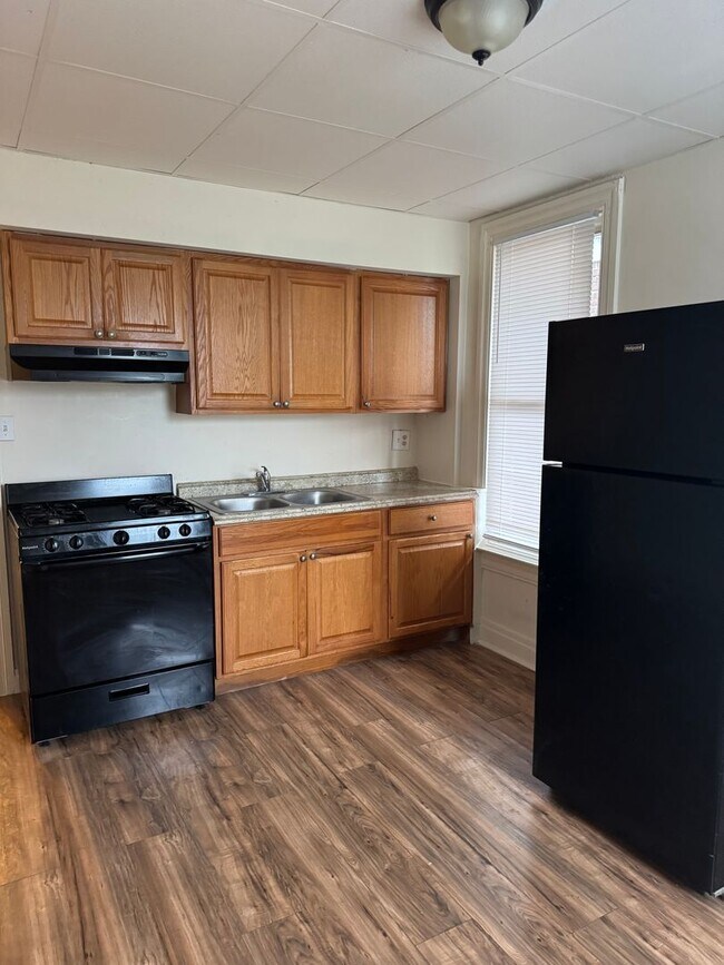 Building Photo - 1559 W King St