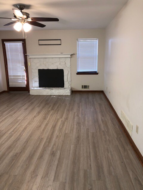 Building Photo - 14 Mill Ct