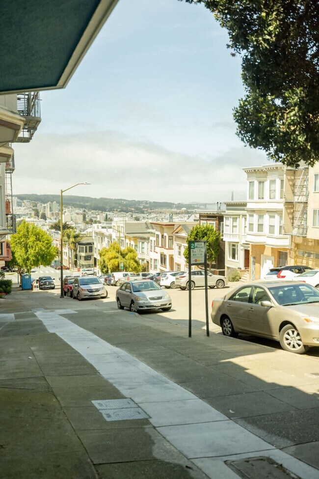 Building Photo - 1107 Broadway-SI ID1309749P