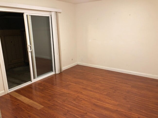 Building Photo - 670 Azara Pl