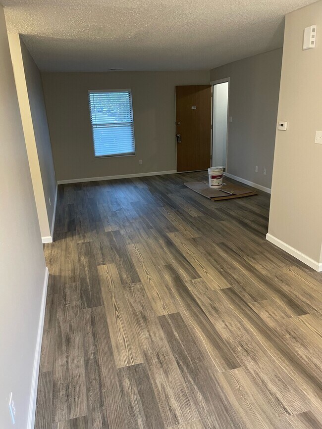 Building Photo - Highland Hill Dr 2221