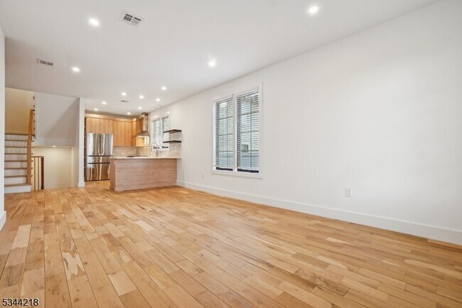 Building Photo - 51 New St